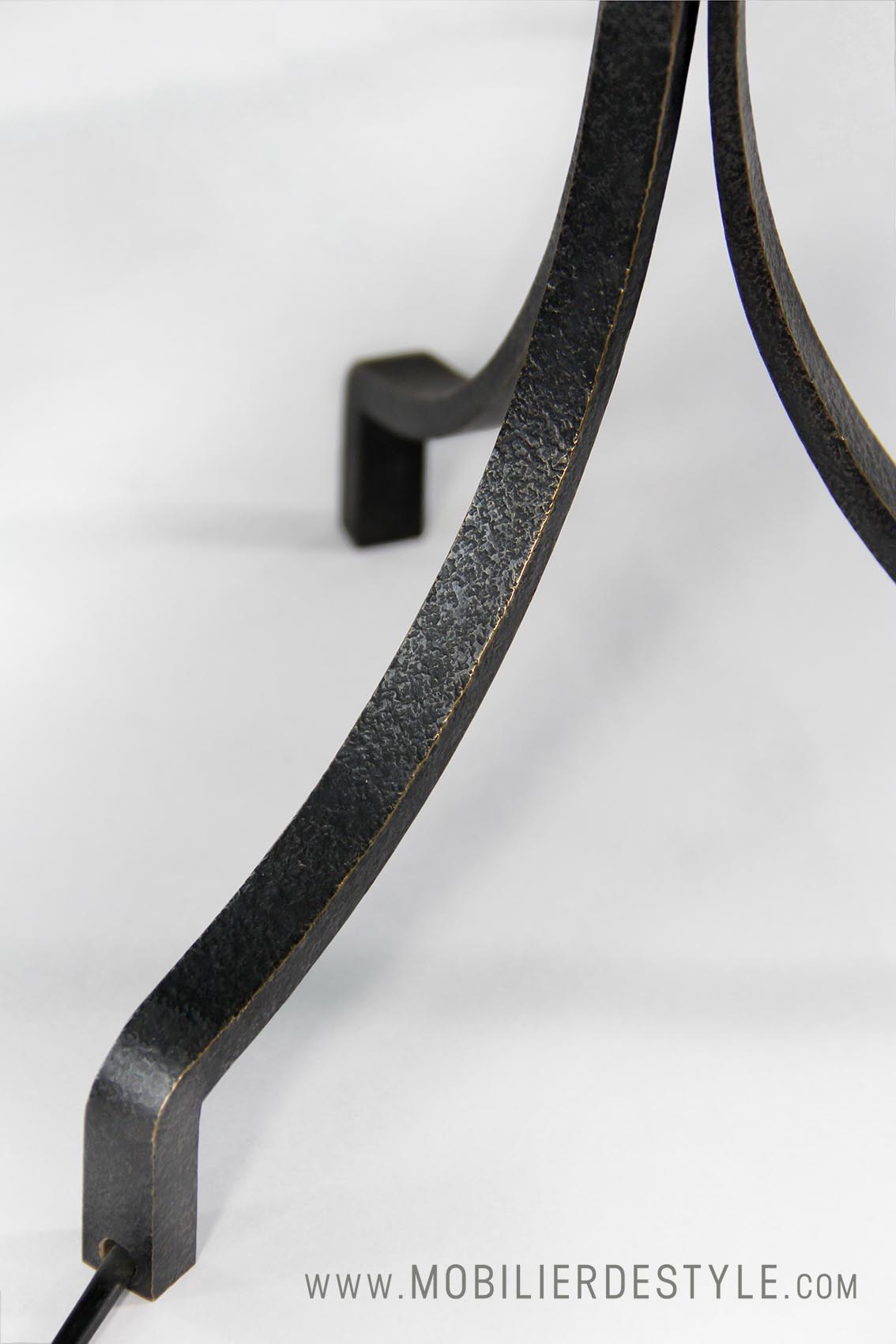 Finition : Patinated brass