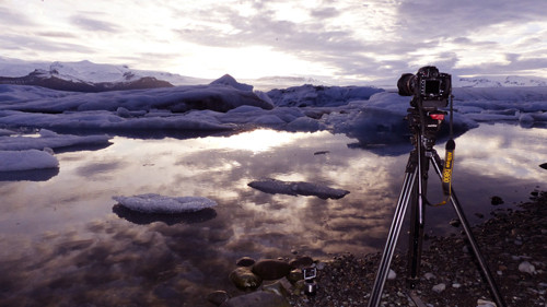 Kaum sichtbare Veränderungen der Eisschollen werden mit „Timelaps“ (Zeitraffer)  Aufnahmen festgehalten.