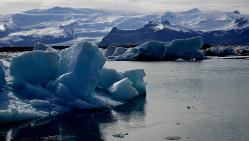 Direkt an der Ringstraße 1 der fantastische und beeindruckende Gletschersee Jökulsarlon. Hier verbleiben wir einige Tage um die richtige Stimmung einzufangen.