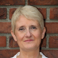 Dr. Annette Pitzer