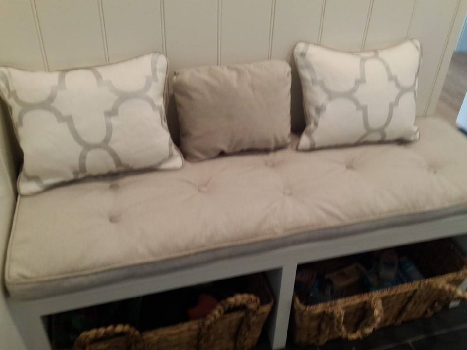 tufted cushion with pillows