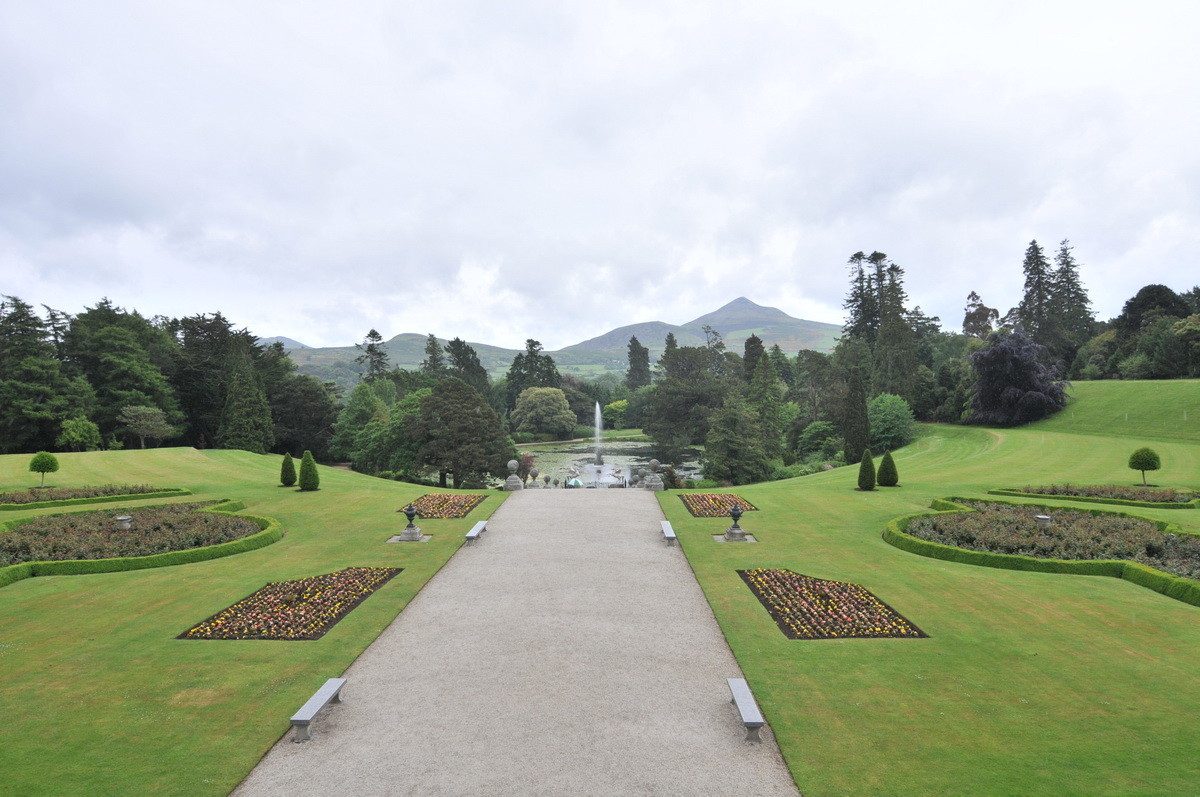 Riesige Gartenanlagen und der Golfclub sind hier Zuhause