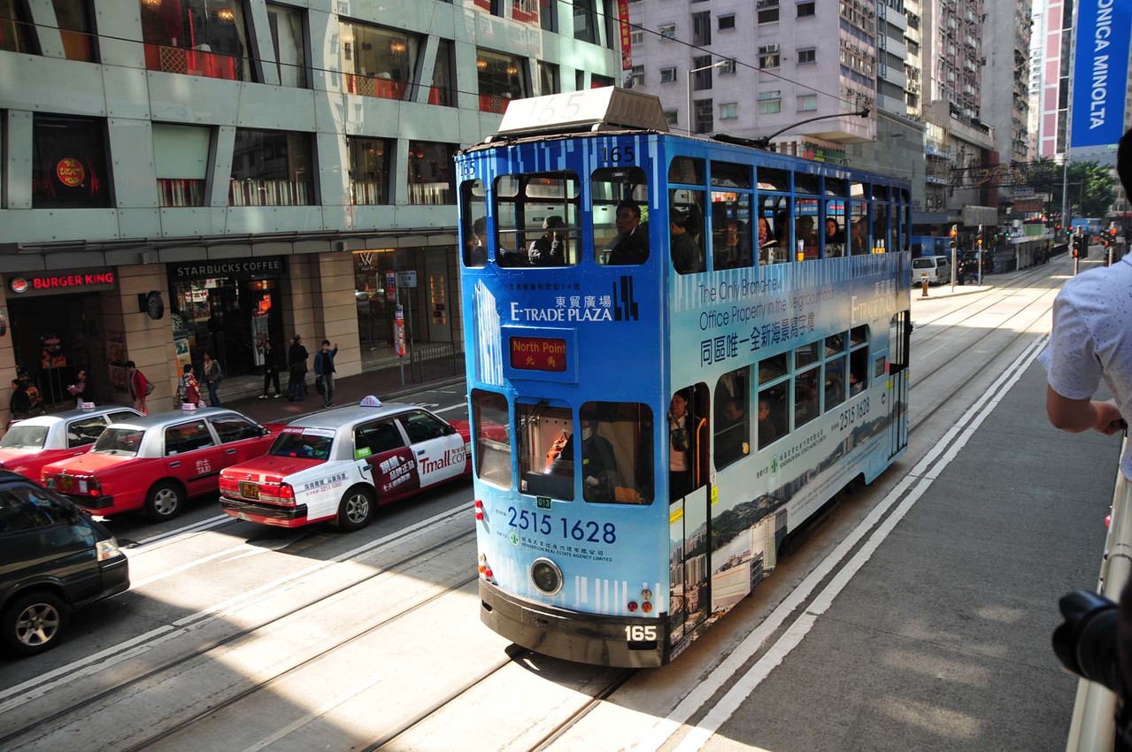 Sogar die Strassenbahn ist hier mehrstöckig