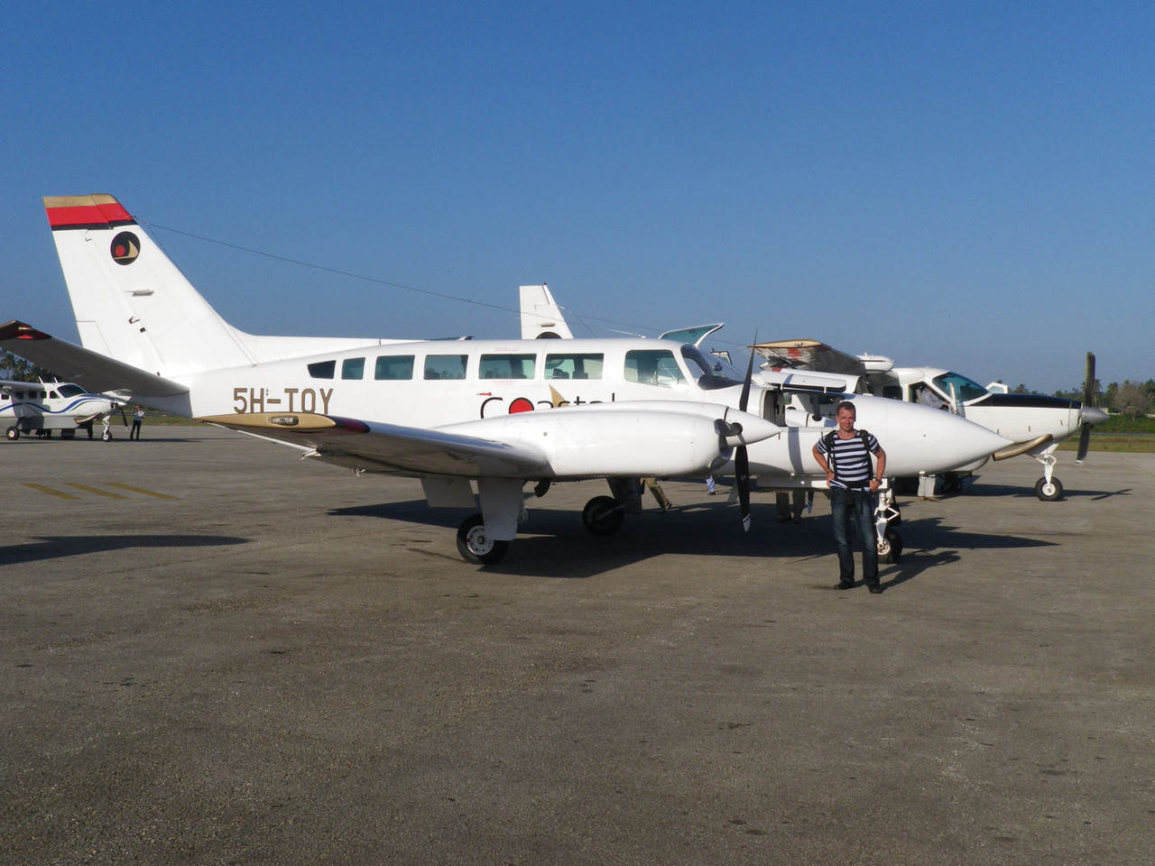 Unser Flieger nach Dar es Salaam, von wo aus es dann..