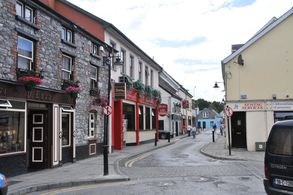 Nach der Autosuche am Ankunftsflughafen Shannon, erster Halt in Bunratty