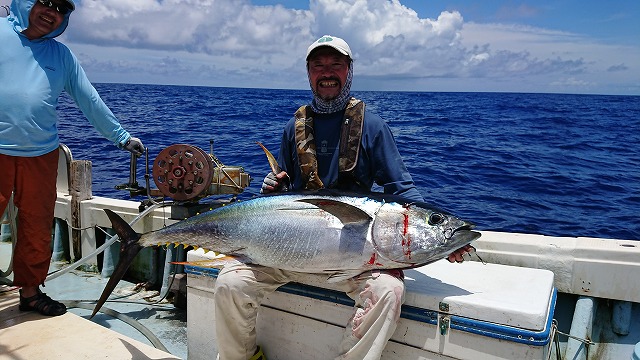 くたくたになって獲ったマグロ約40㎏