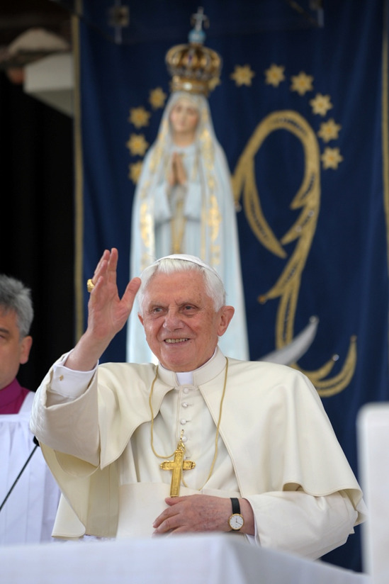 Papst Benedikt XVI. besucht am 13. Mai 2010 Fatima