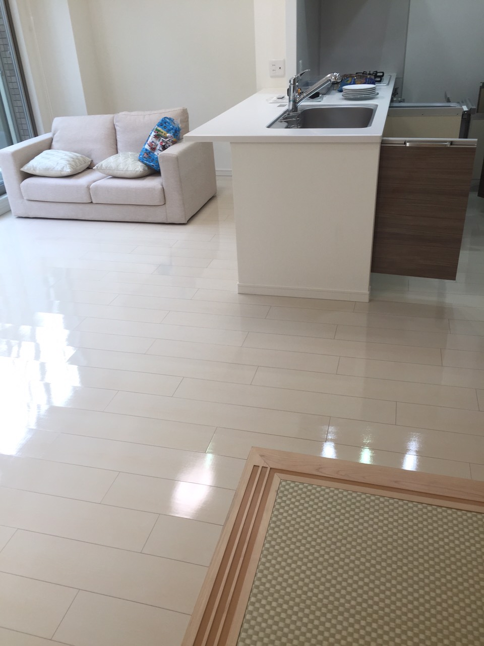 池田市　入居中戸建て　UVフロアコーティング