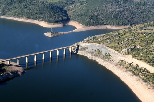 PUENTE  SOBRE EL RIO ESLA CARRETERA CARBAJALES A CASTILLO DE ALBA