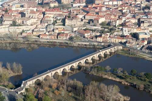 PUENTE DE PIEDRA SOBRE EL RIO DUERO EN ZAMORA