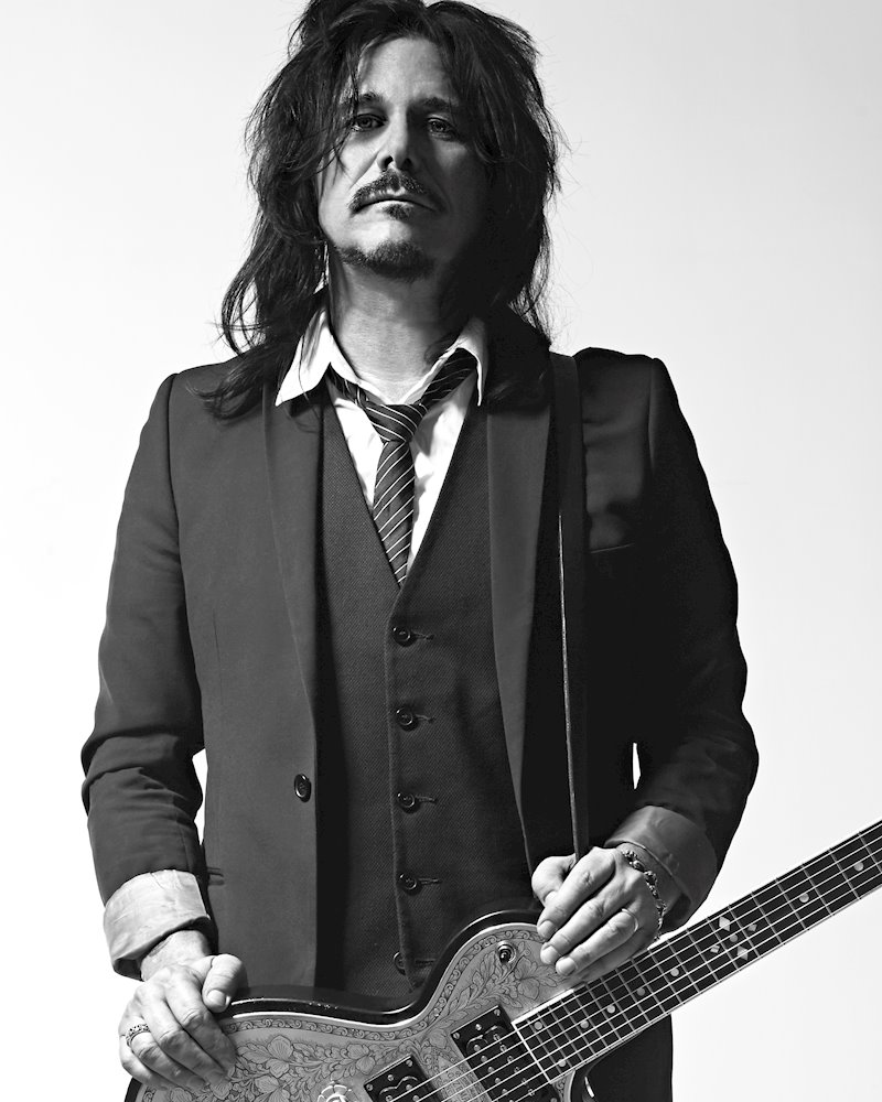 GILBY CLARKE will release new single 'Tightwad' (feat. Nikki Sixx, Stephen Perkins) on 26th October on Golden Robot Records, rocker and other animals