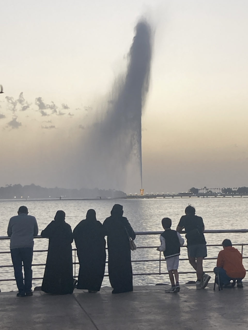 Jeddah der künstliche Springbrunnen und gleichzeitig unser Übernachtungsplatz