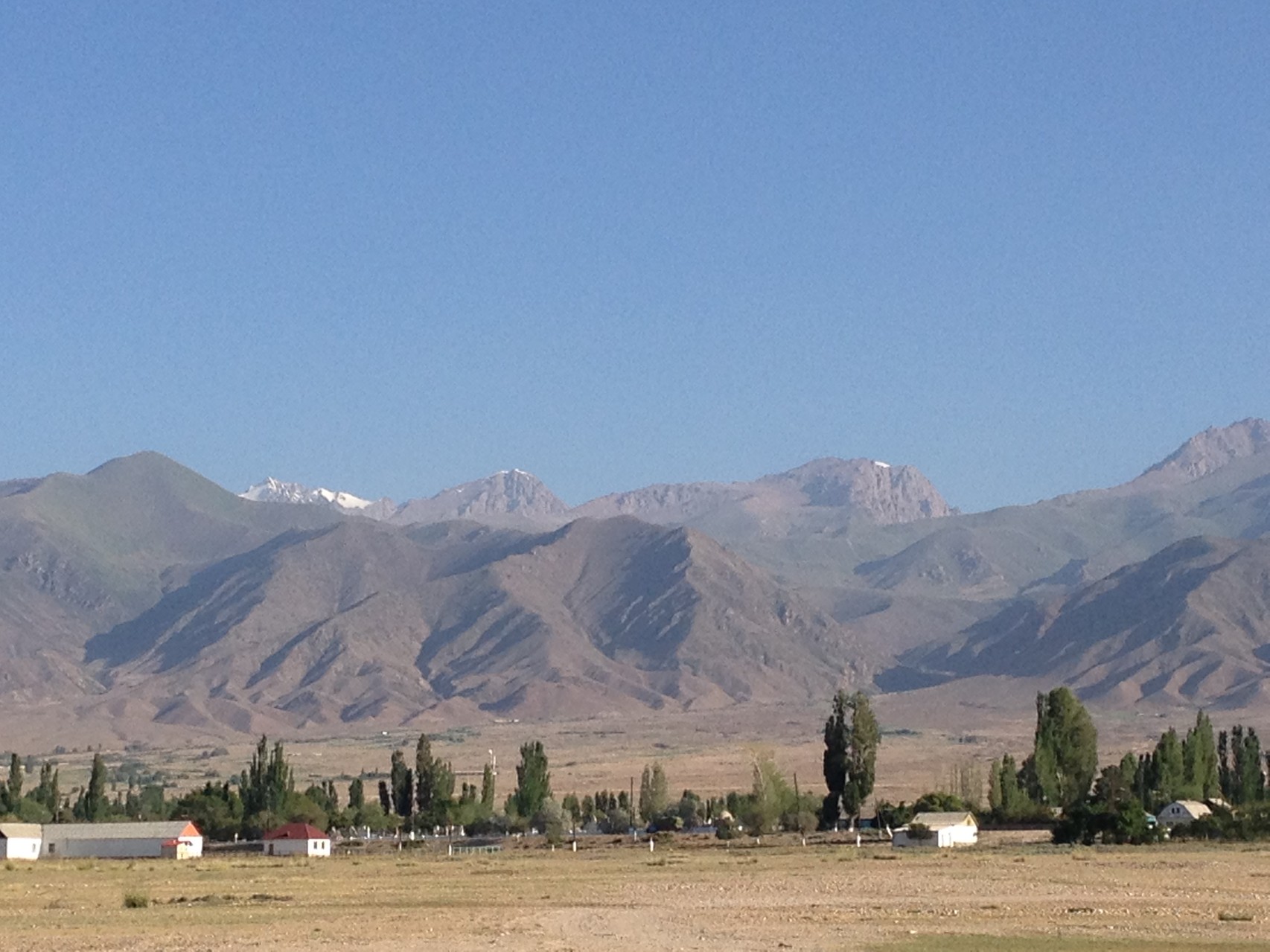 Blick in den nördlichen Tien Shan mit Bergen bis 4500m