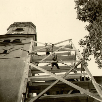 Turmgerüst Pfarrkirche in Nesselwang, August 1952