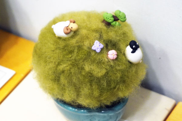 ！羊毛＆革＆コラボ作品展スタート～