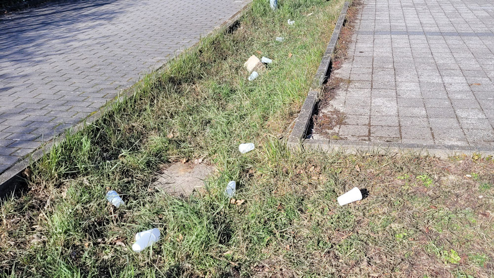 Müll an Parkplätzen