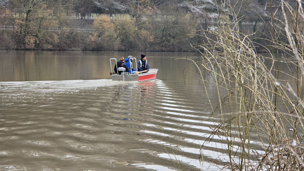 Unsere Helfer mit dem Boot