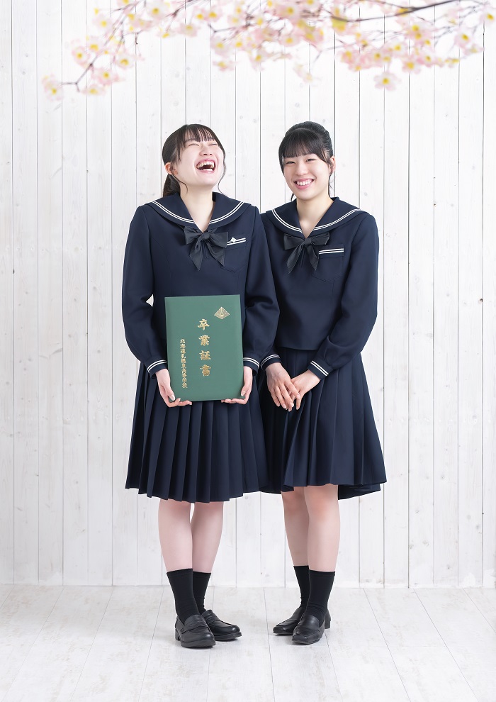 お揃いの制服で仲良く撮影♪
