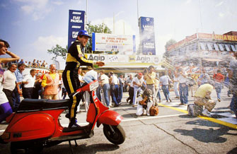 Ayrton Senna su Vespa T5