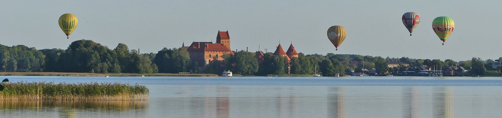 Heißluftballone über Trakai, Litauen