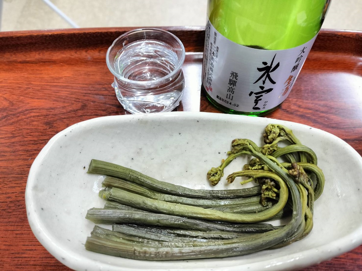 「わらびの煮物」×「氷室 大吟醸 生酒」のペアリング
