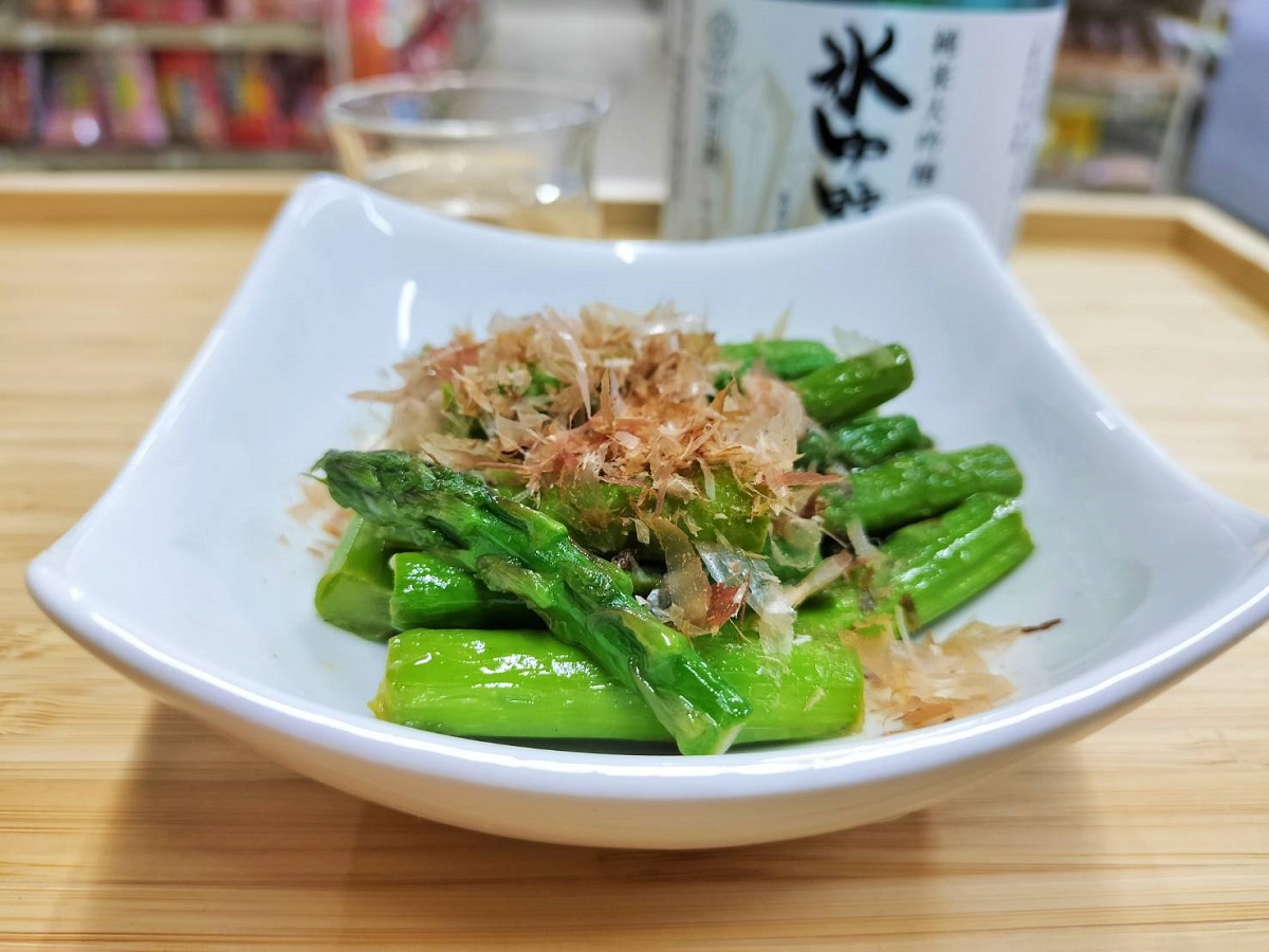 「アスパラのバター醤油炒め わさび和え」と氷中貯蔵「熊の涙」