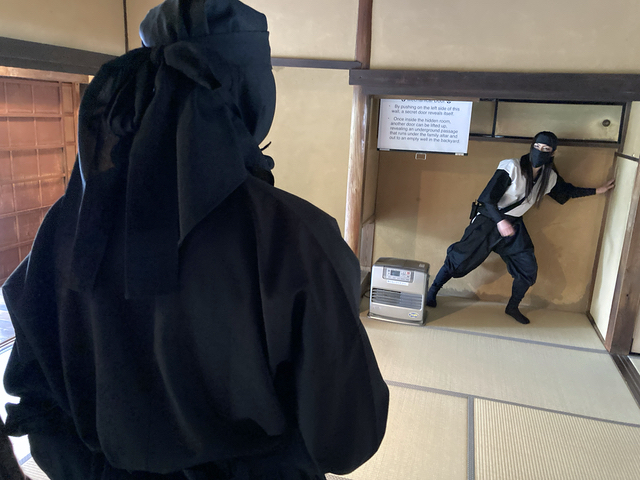 忍者衣装で訪れる観光客も