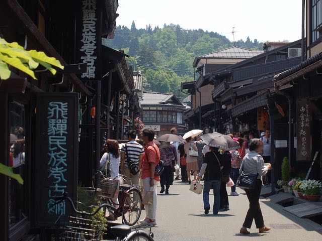 古い町並を突き当たりまで歩いてみる