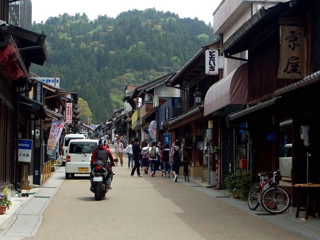 無電柱化された岩村本町通り、景観も抜群