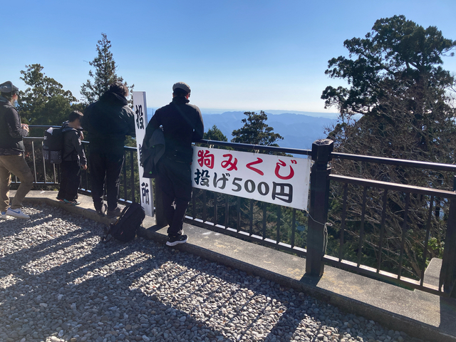 ここから小皿を投げる