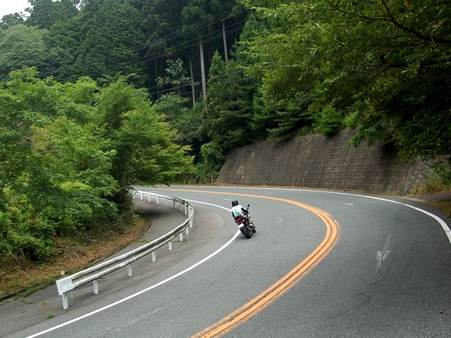 R301のヘアピンカーブ、ライダー向けの道