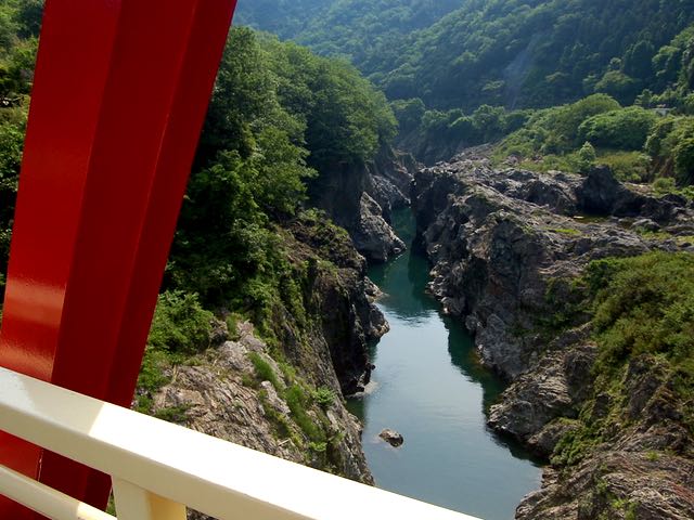 飛騨川の美しい飛水峡に沿ってR41を北上