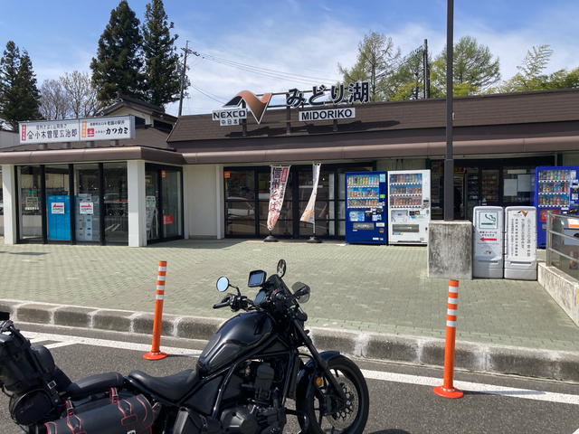 みどり湖PAで昼食