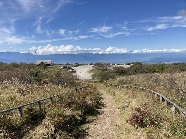 山頂から第二駐車場を見る