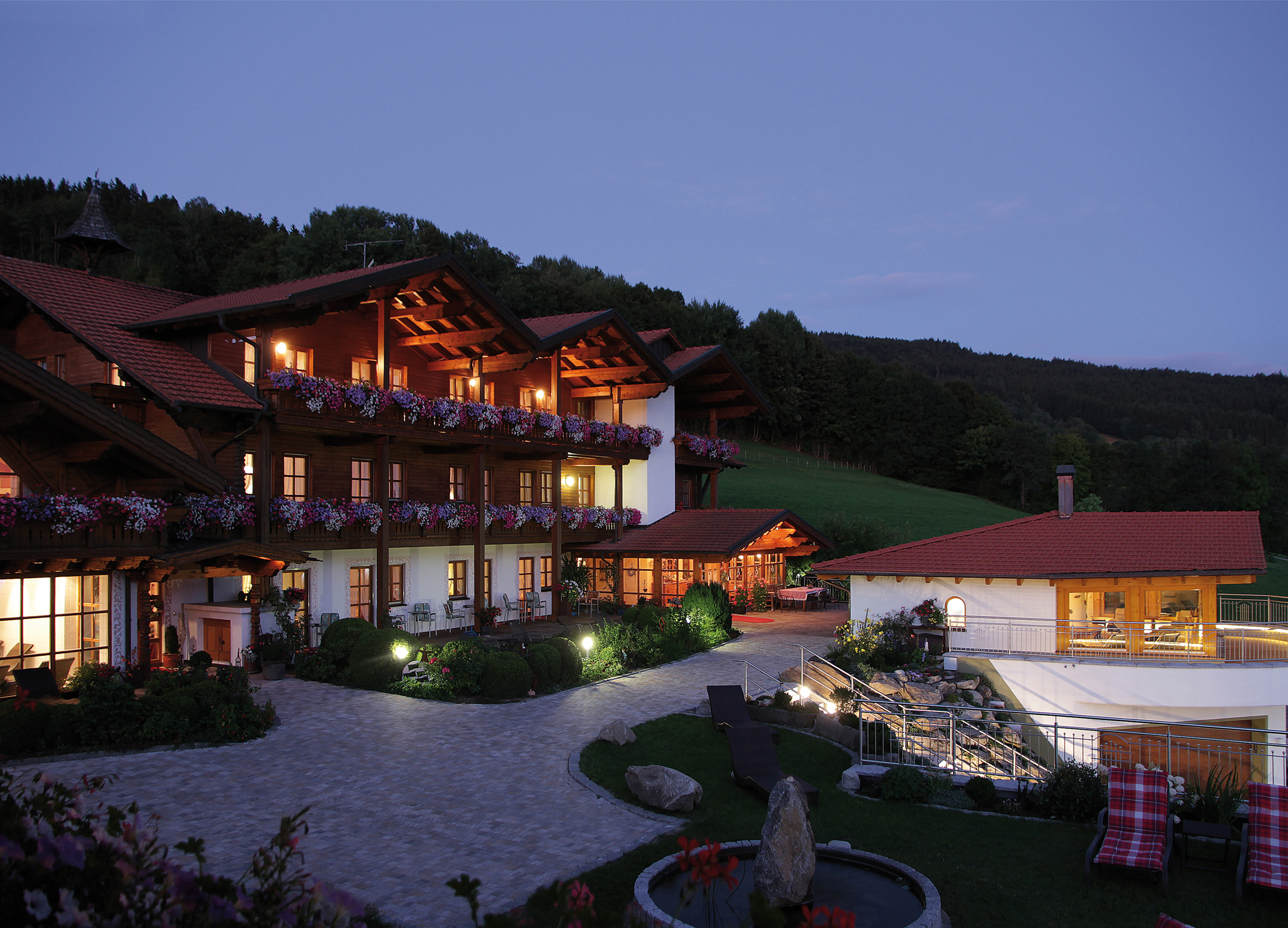 buchungsanfrage hotel mariandl singender wirt bayerischer wald wellness wellnesshotel elisabethszell hotelmariandls webseite