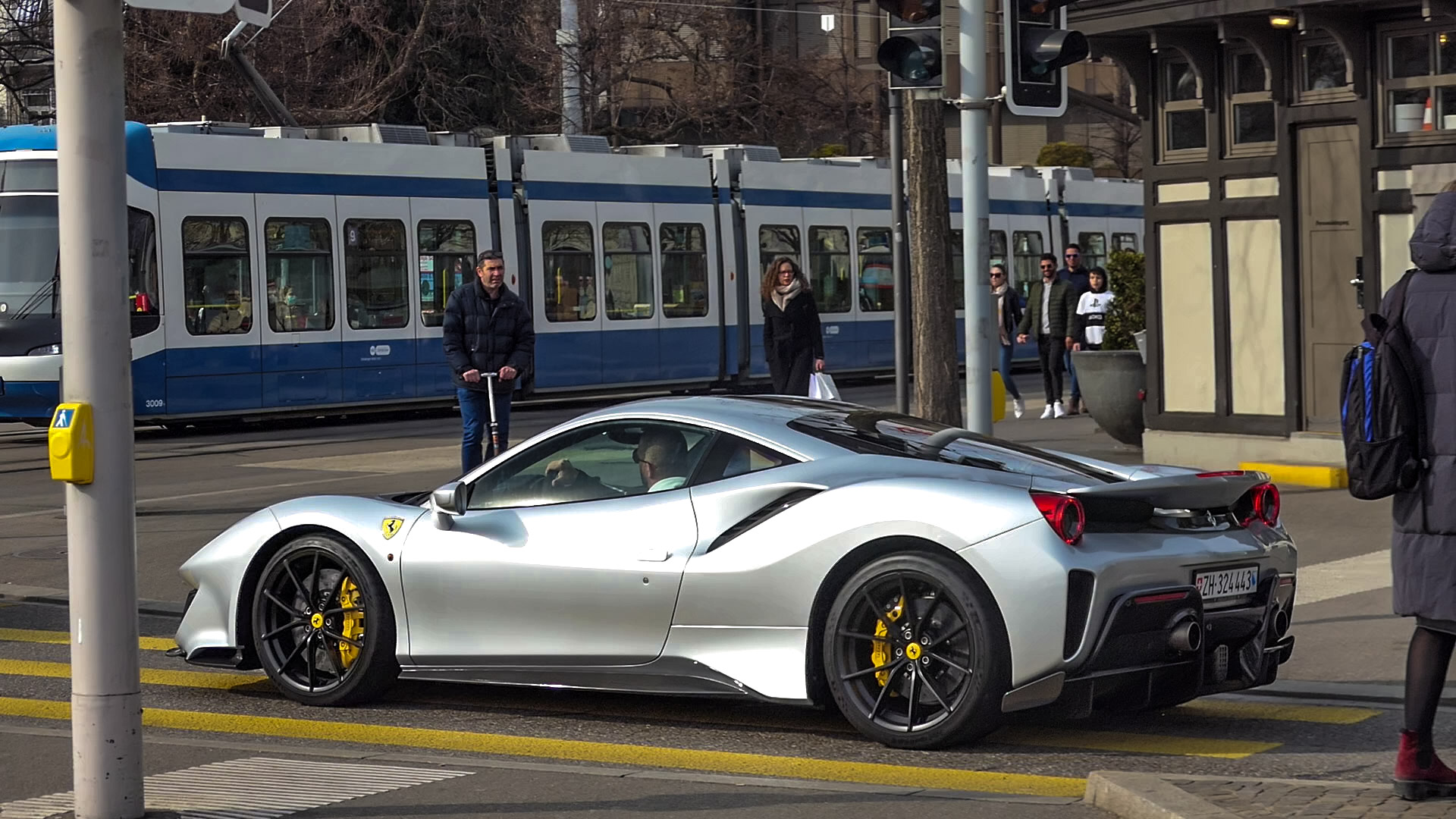 Ferrari 488 Pista - ZH324443 (CH)
