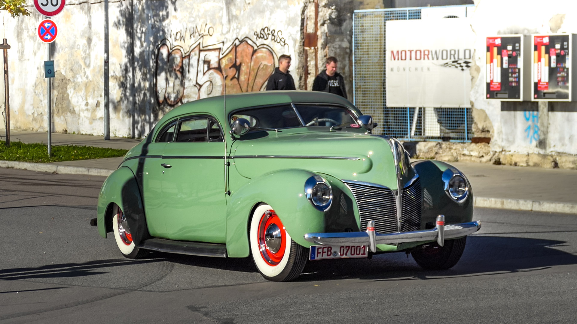 Ford Deluxe chopped - FFB-07001