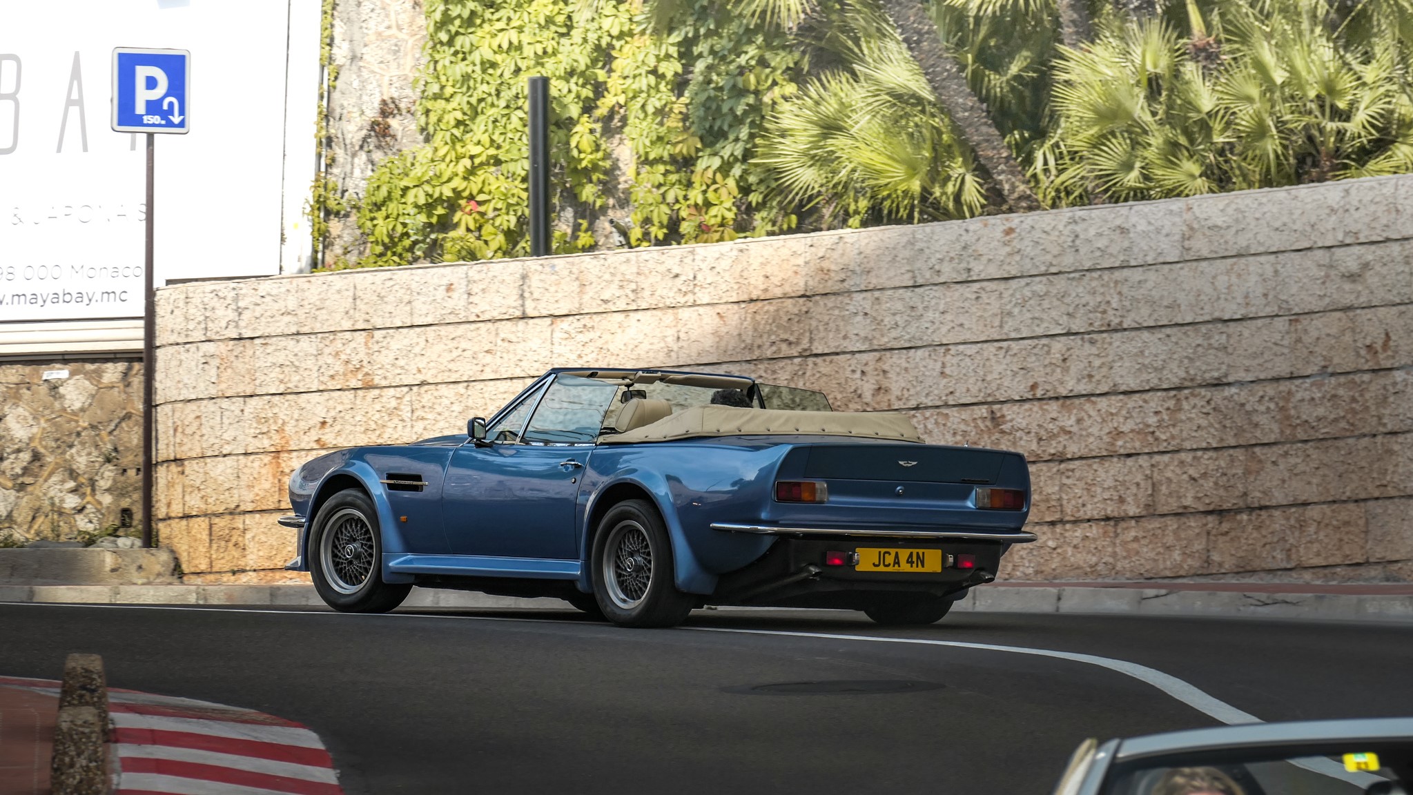 Aston Martin V8 Vantage Volante - JCA4N (GB)