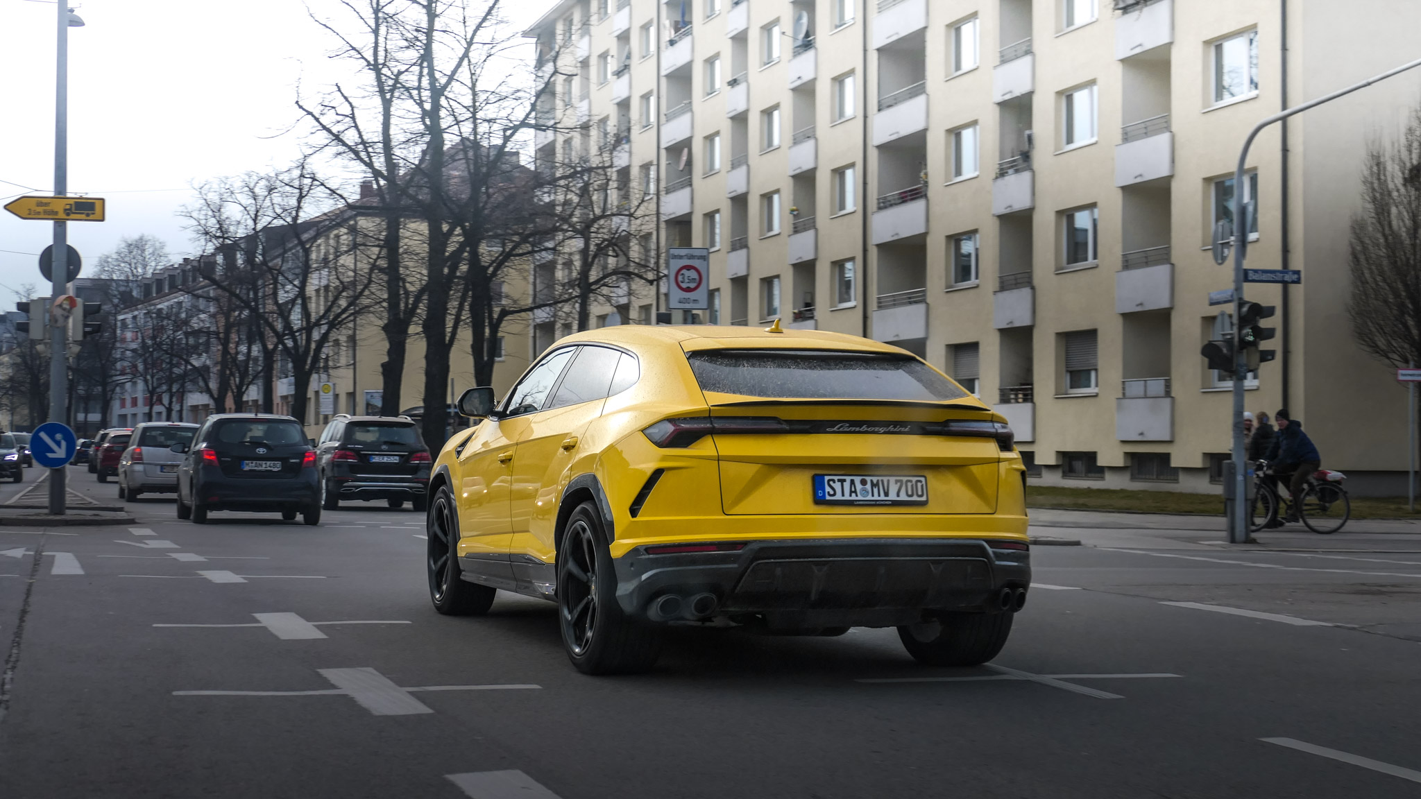 Lamborghini Urus - STA-MV700