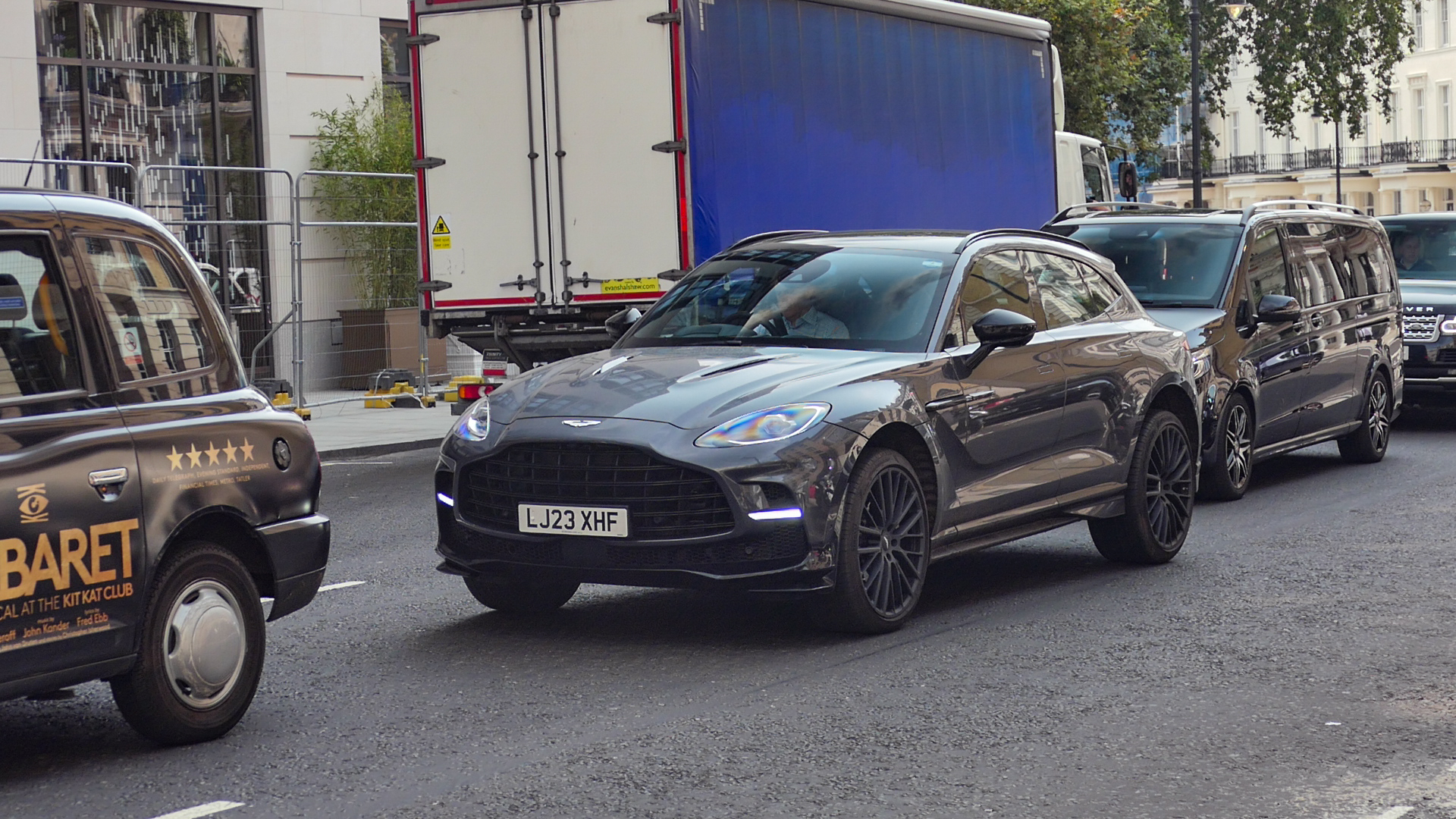 Aston Martin DBX 707 - LJ23XHF (GB)