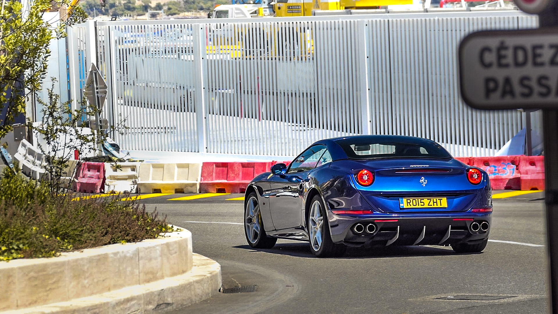 Ferrari California T - RO15ZHT (GB)