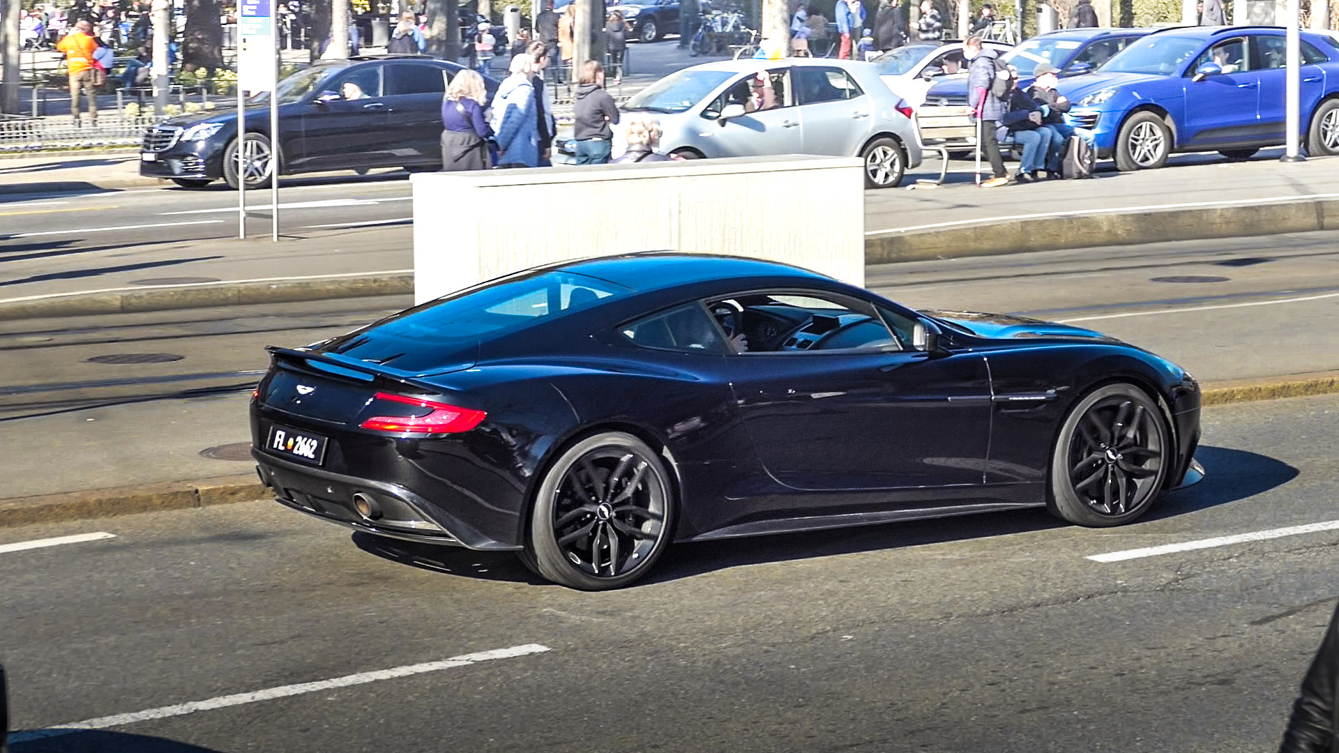 Aston Martin Vanquish - FL2662 (LIC)