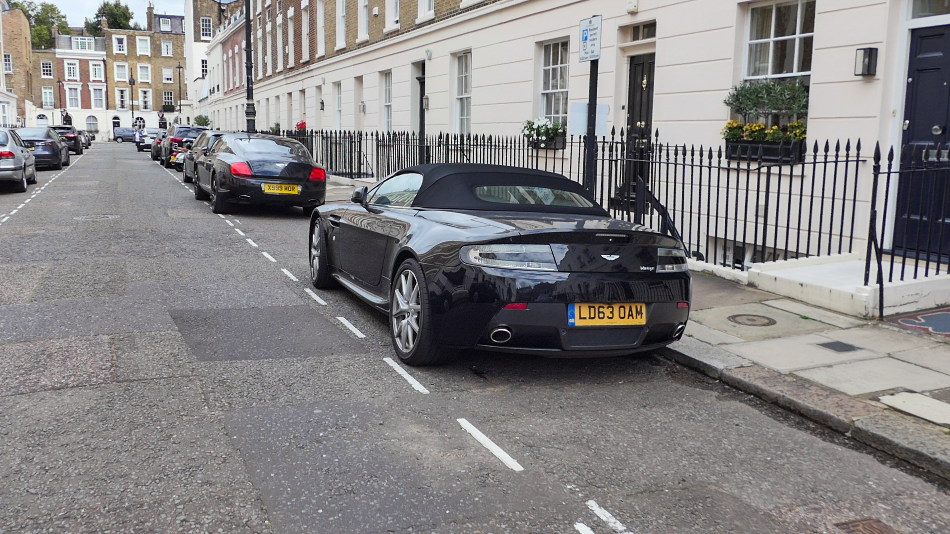 Aston Martin Vantage V8 Volante - LD63OAM (GB)