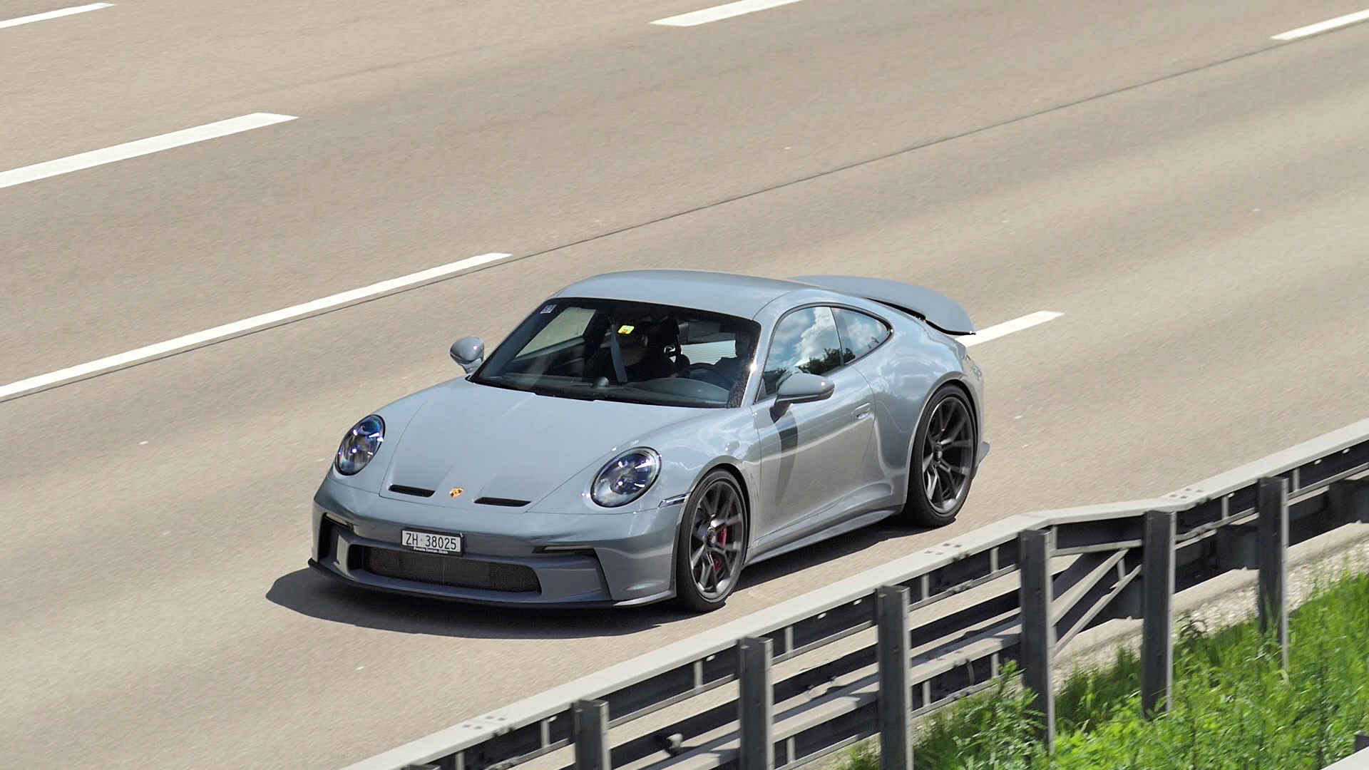 Porsche 992 GT3 Touring - ZH38025 (CH)