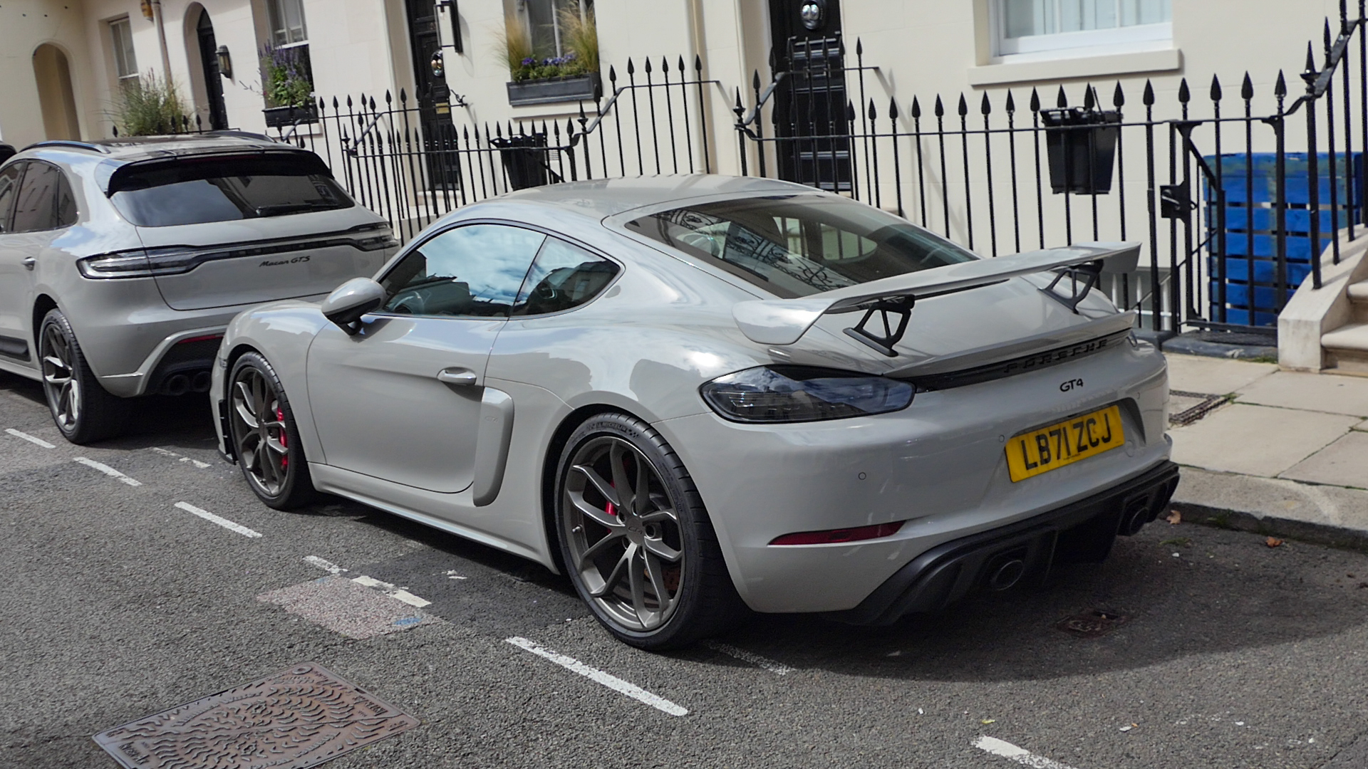 Porsche Cayman GT4 - LB71ZCJ (GB)