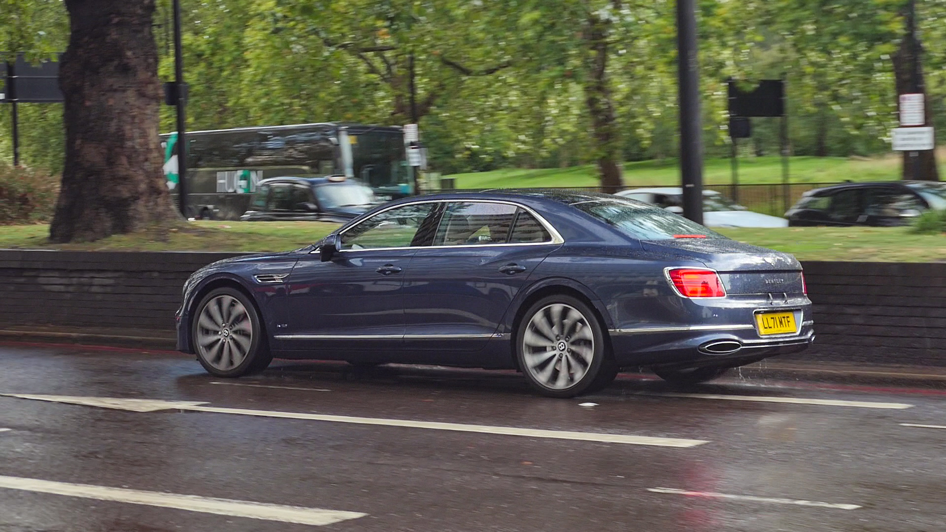 Bentley Flying Spur - LL71MTF (GB)