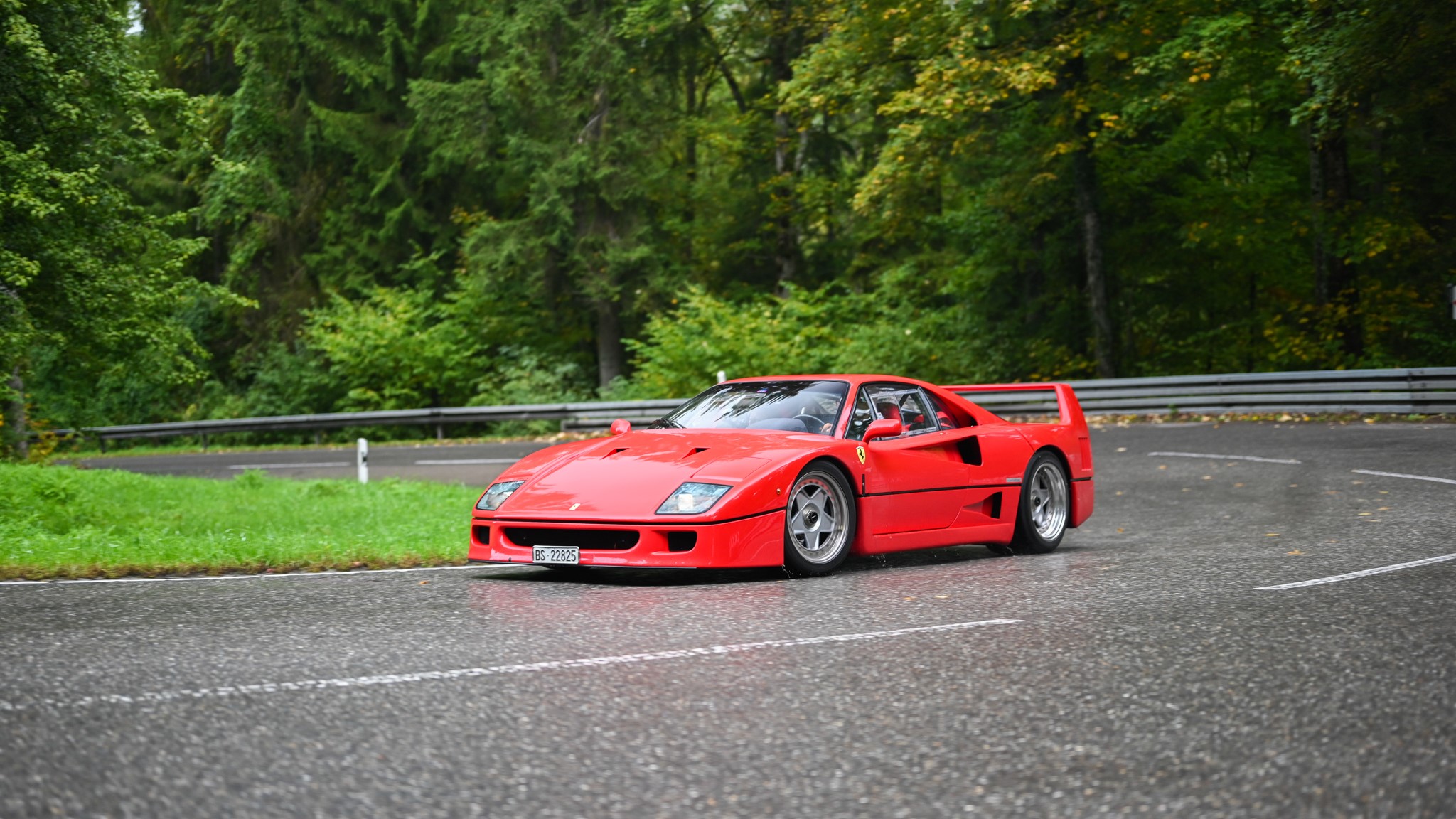Ferrari F40 - BS22825 (CH)