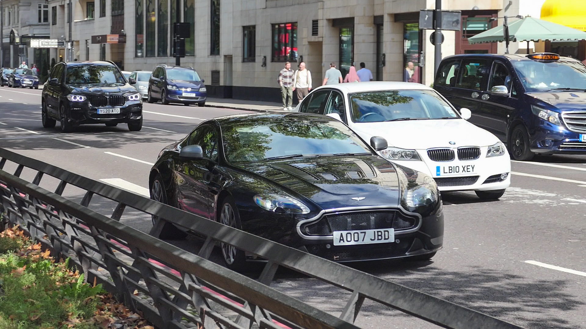 Aston Martin Vantage V12 - AO07JBD (GB)