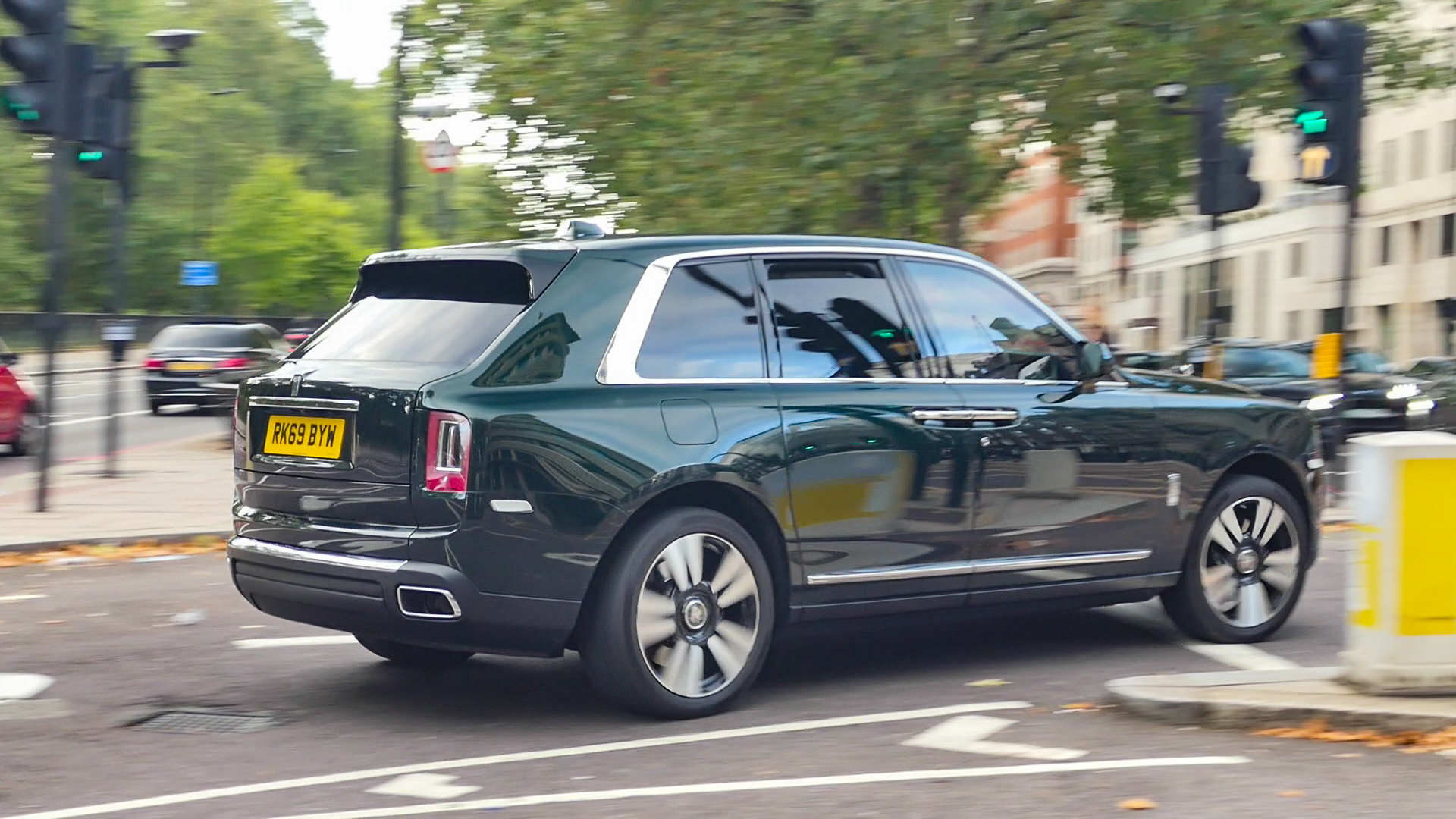 Rolls Royce Cullinan - RK69BYW (GB)