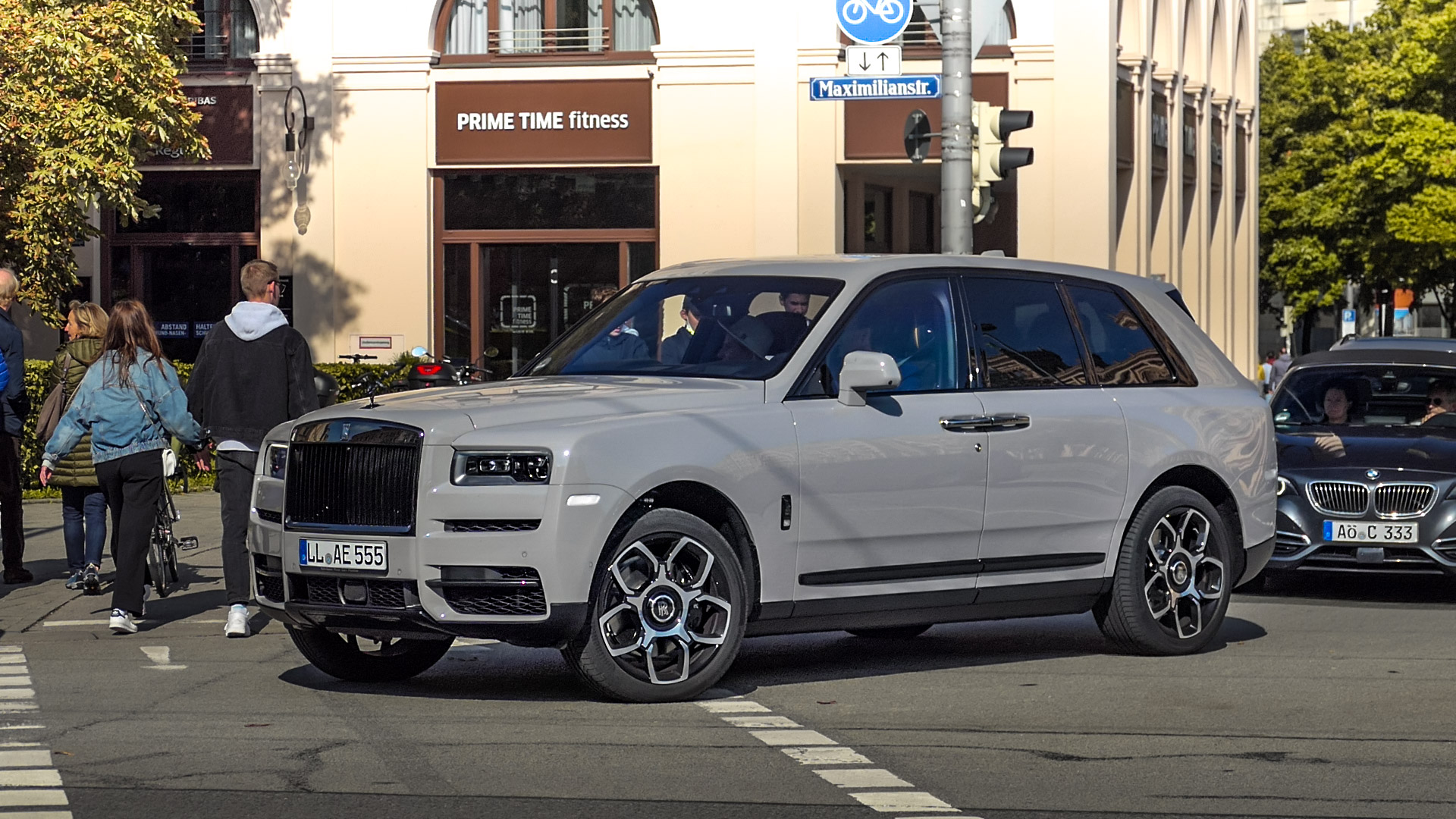 Rolls Royce Cullinan - LL-AE555